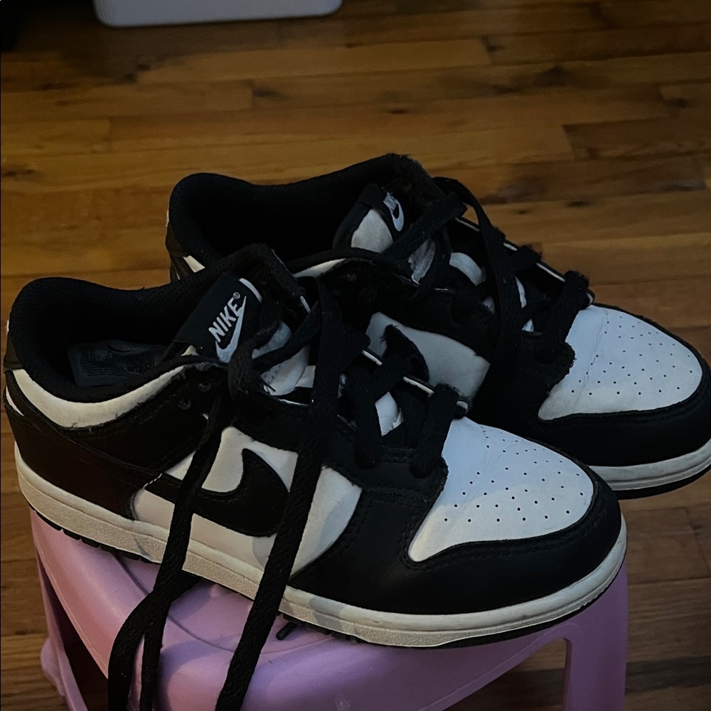 Used Nike Classic Black and White Low-Tops
